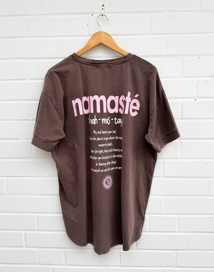 OVERSIZE NAMASTE T-SHIRT - versch. Farben