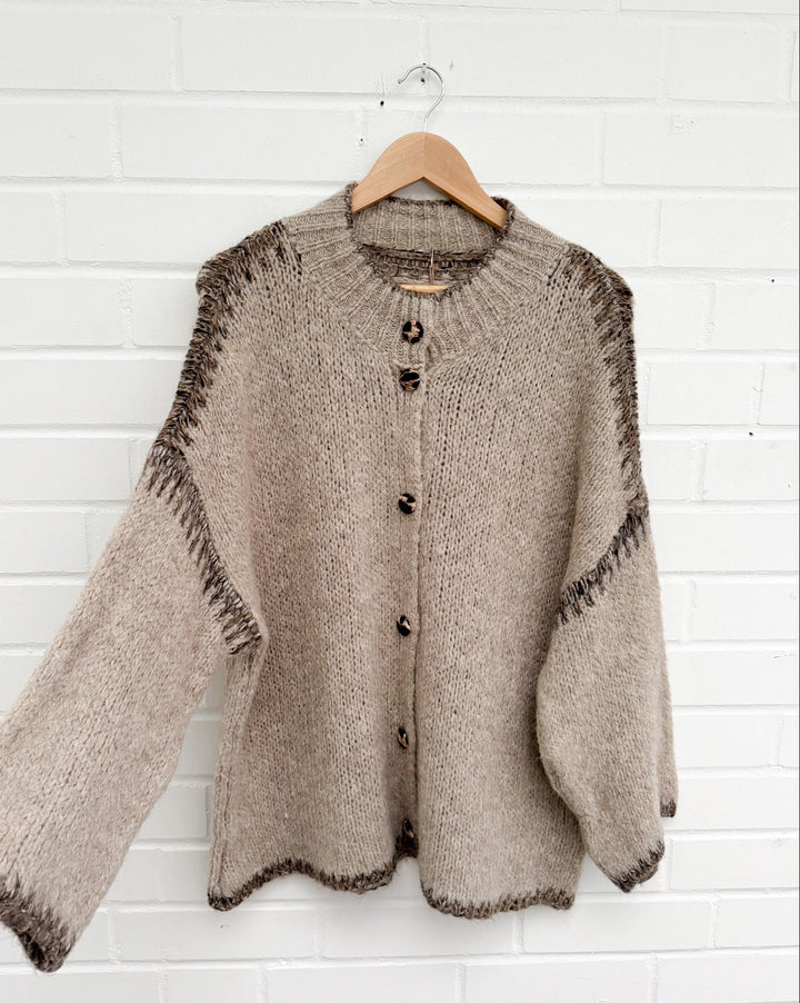 STRICKJACKE MIT NAHT & LEO KNÖPFEN - versch. Farben