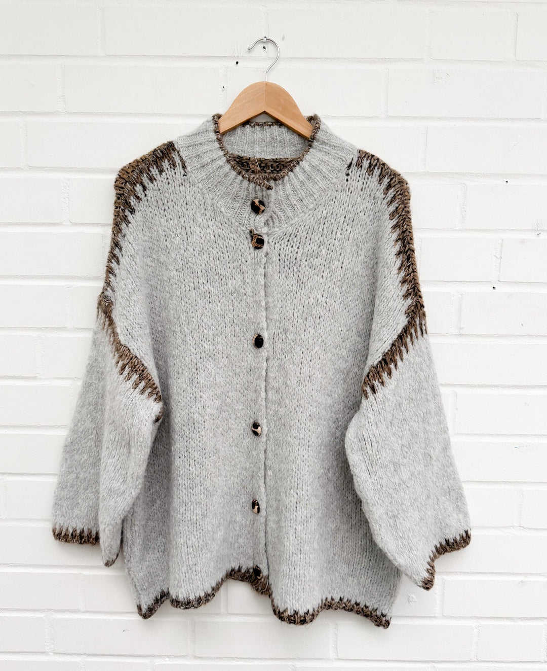 STRICKJACKE MIT NAHT & LEO KNÖPFEN - versch. Farben