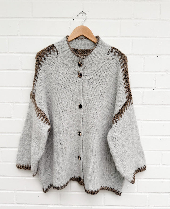 STRICKJACKE MIT NAHT & LEO KNÖPFEN - versch. Farben