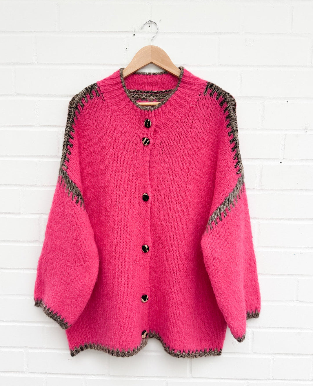 STRICKJACKE MIT NAHT & LEO KNÖPFEN - versch. Farben