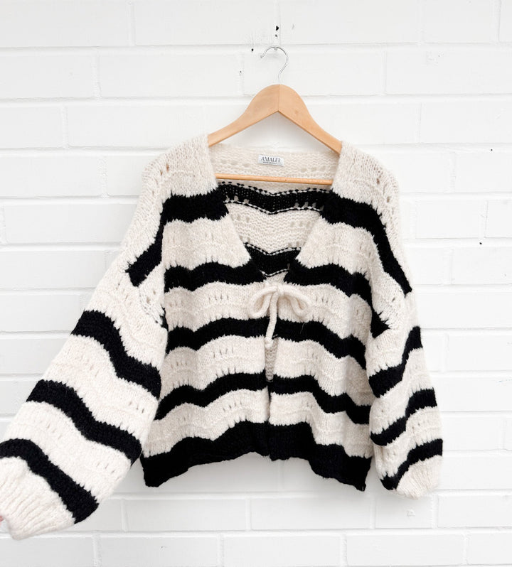 SCHLEIFEN STRICKJACKE mit Streifen - versch. Farben