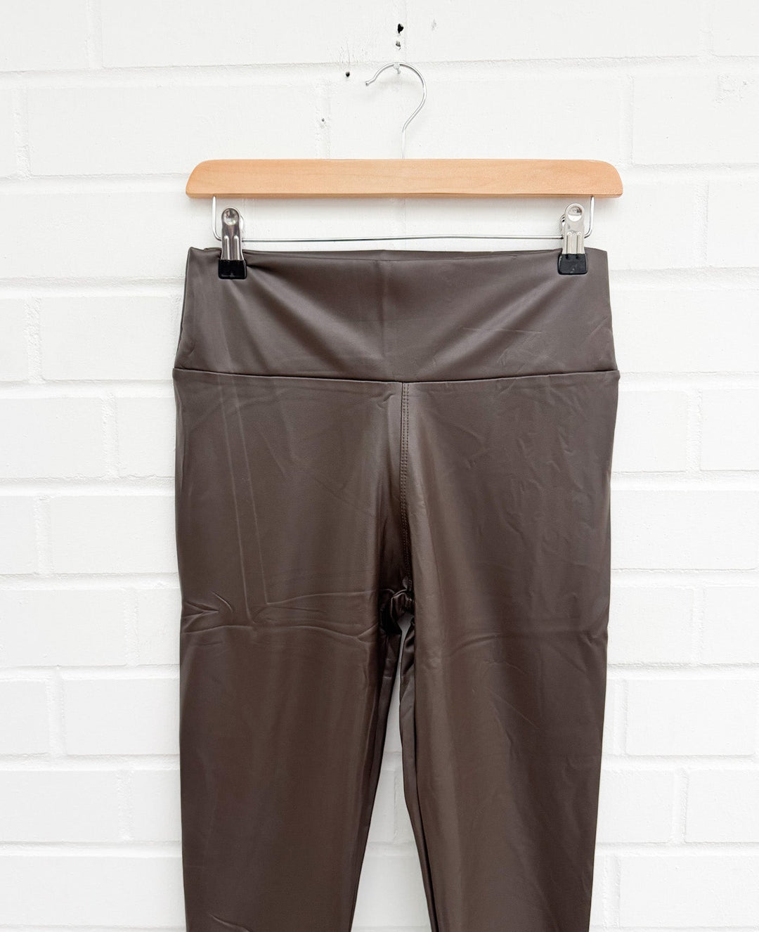 BASIC LEDEROPTIK LEGGINGS - dunkelbraun