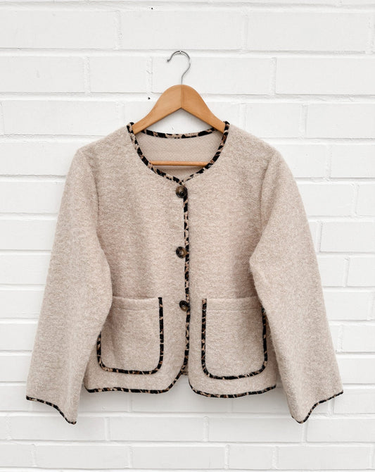 LEICHTE JACKE MIT LEO - beige