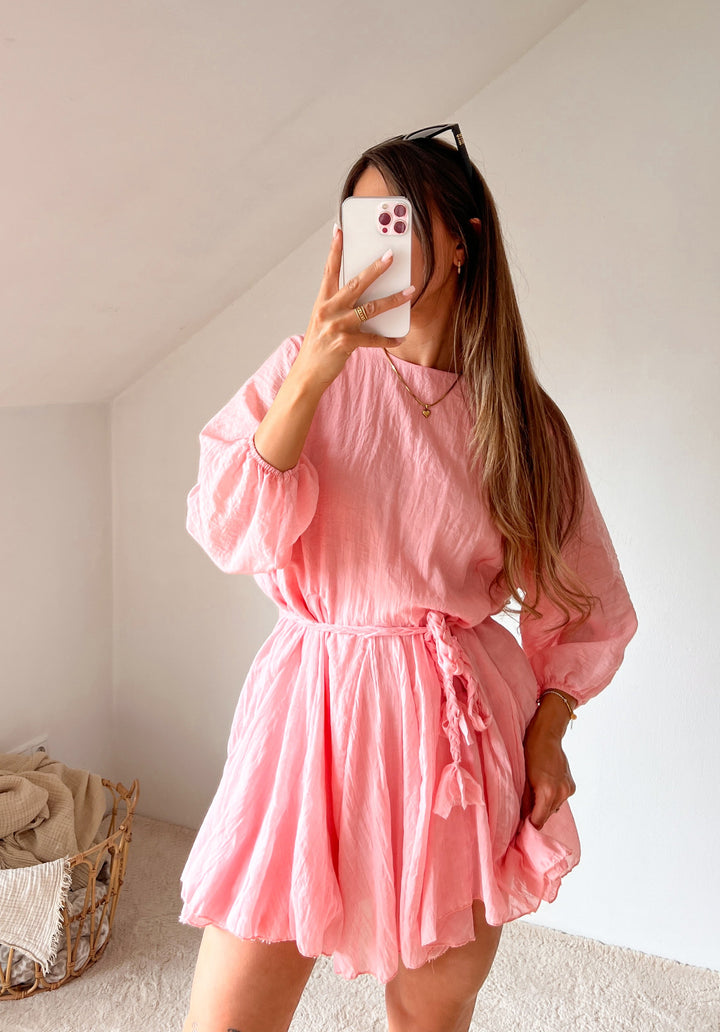 SOMMERKLEID MIT GEFLOCHTENEN BINDEBAND - versch. Farben