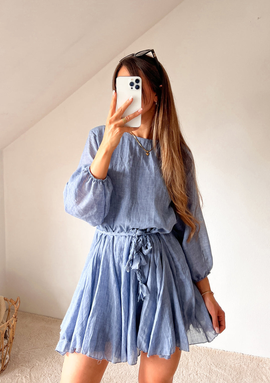 SOMMERKLEID MIT GEFLOCHTENEN BINDEBAND - versch. Farben