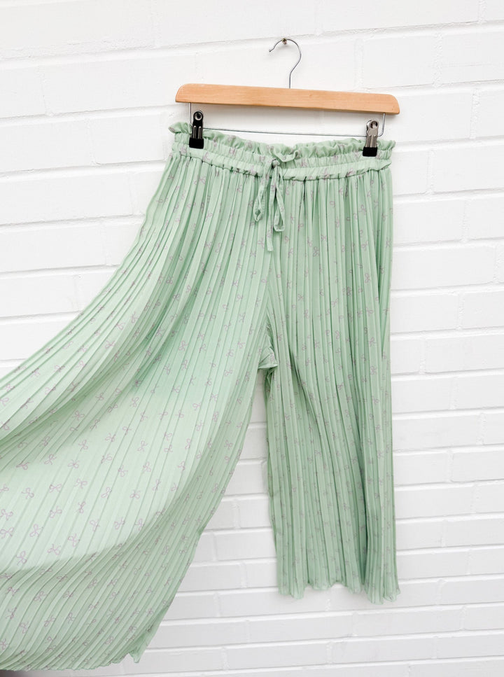 WEITE PLISSEE HOSE mit Schleifen - versch. Farben