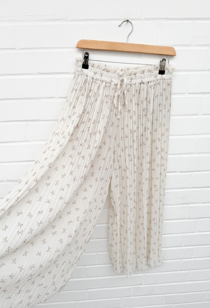WEITE PLISSEE HOSE mit Schleifen - versch. Farben