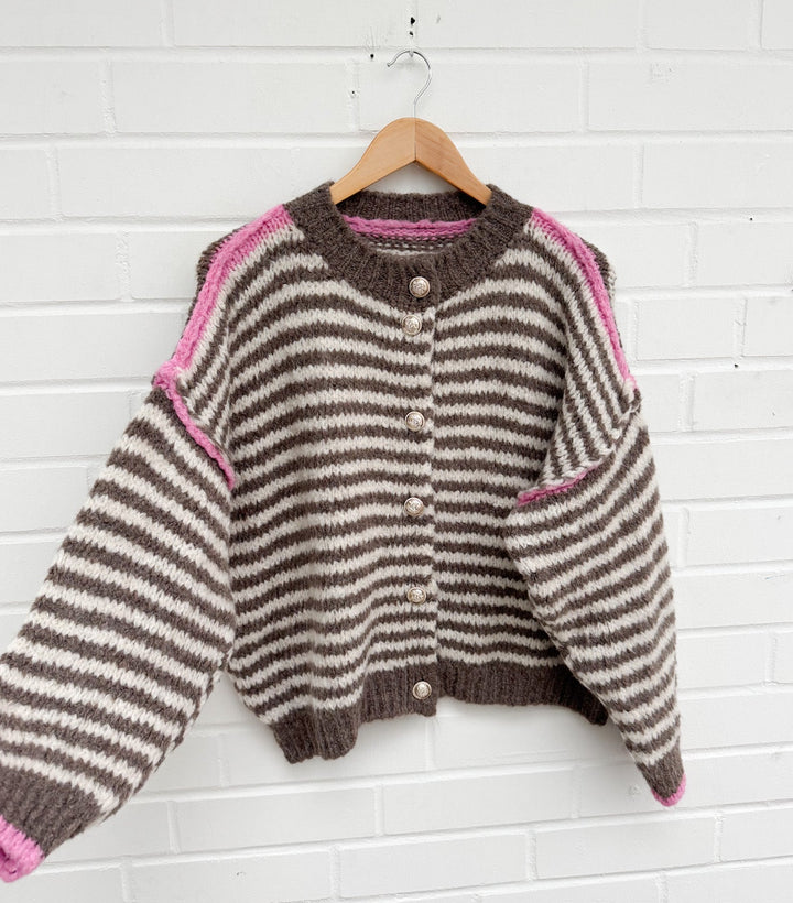 KURZE STREIFEN STRICKJACKE MAIRA - versch. Farben