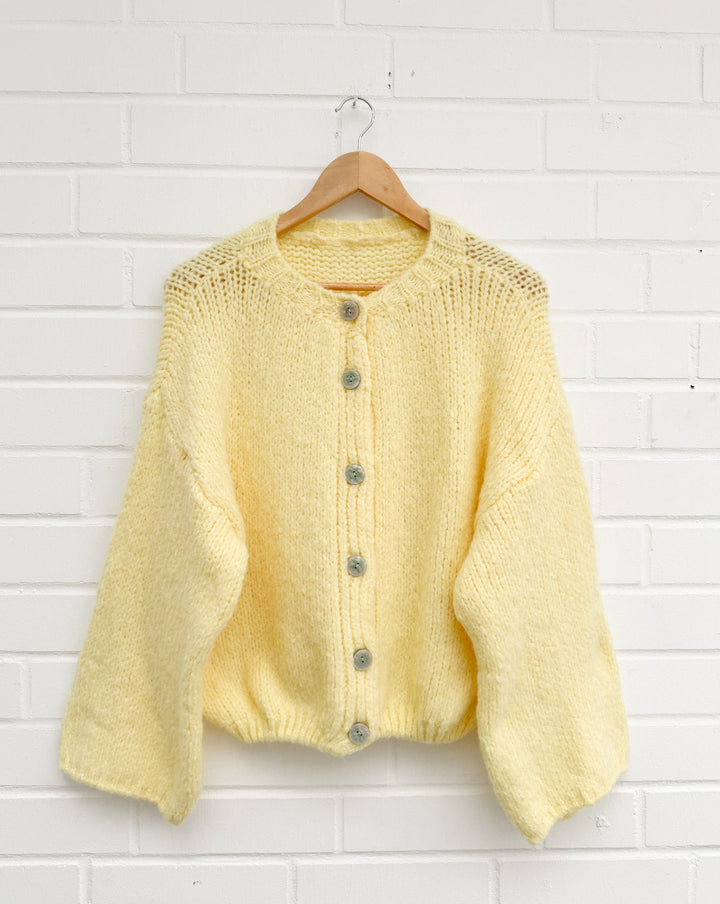 STRICKJACKE SOHO mit ausgestellten Arm - gelb