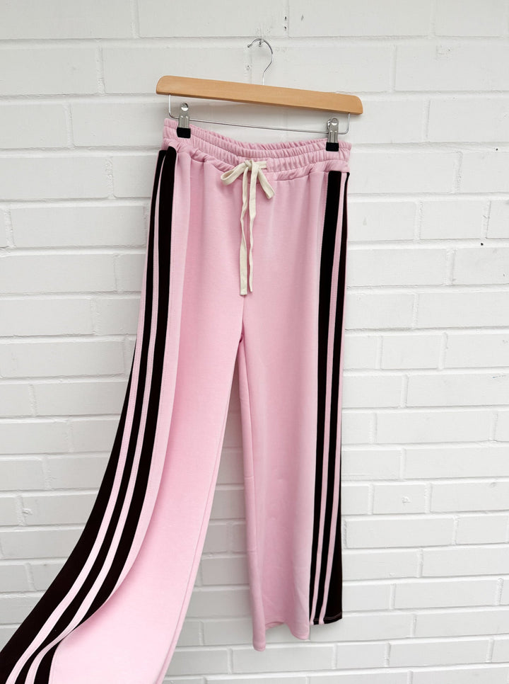 SOFT JOGGINGHOSE MIT STREIFEN - versch. Farben