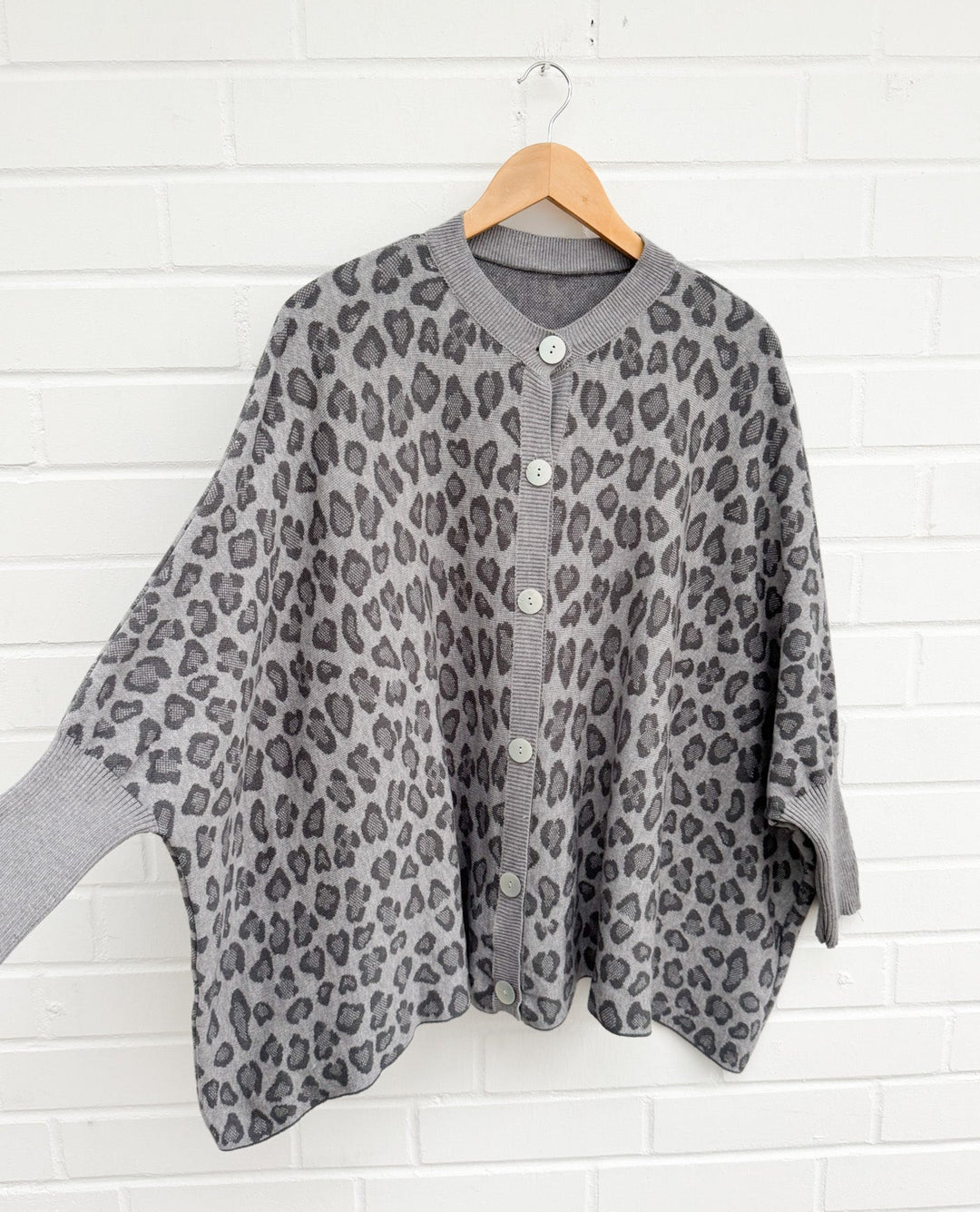 OVERSIZE BASIC LEO STRICKJACKE - versch. Farben