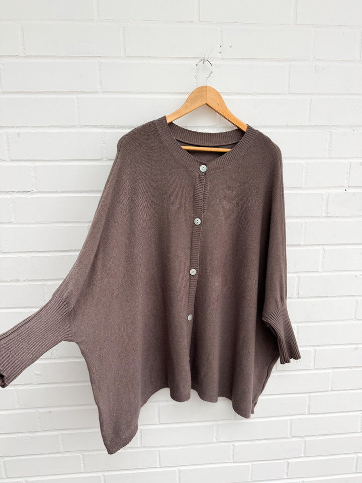 BASIC OVERSIZE STRICKJACKE mit Knöpfen - versch. Farben