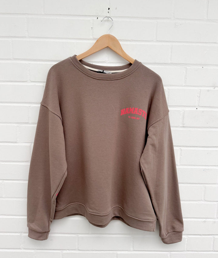 NAMASTE SWEATSHIRT - schlamm