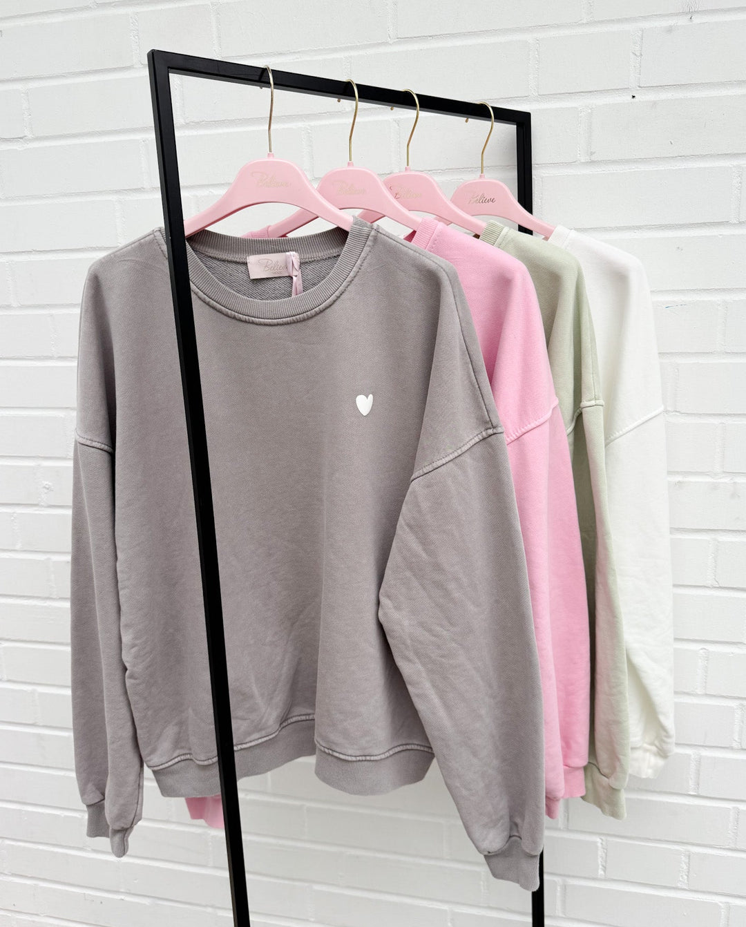 SWEATSHIRT mit Herz - versch. Farben