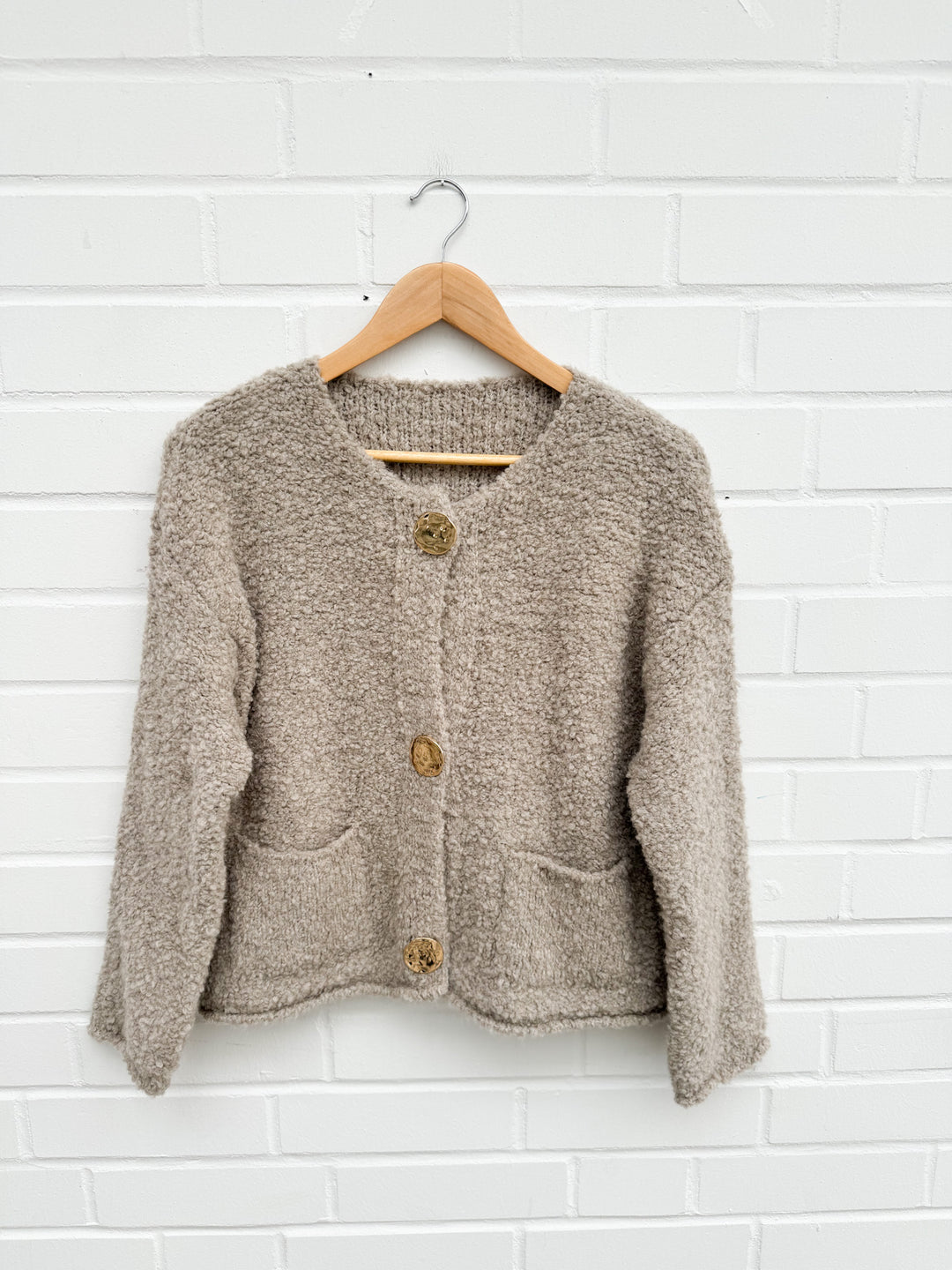 BOUCLE STRICKJACKE TAMITA - Taupe