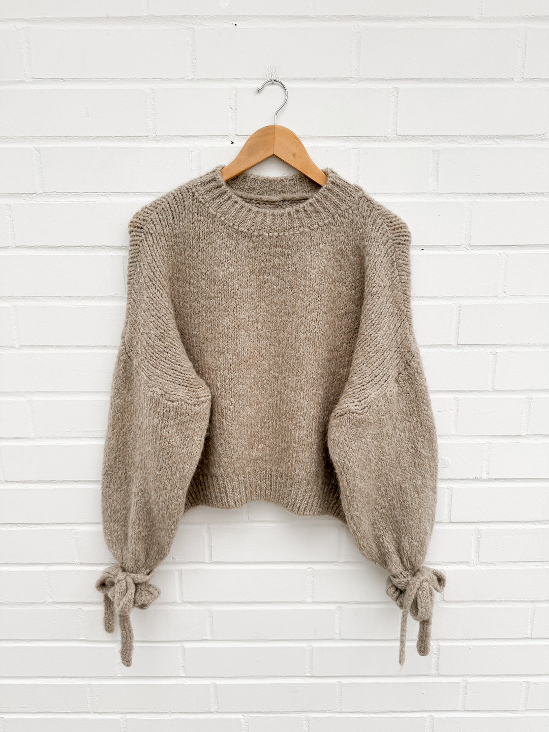 RÜSCHEN SCHLEIFEN STRICKPULLOVER - Taupe