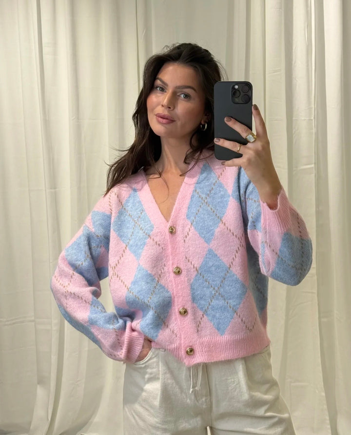 STRICKJACKE KARO mit goldenen Knöpfen - versch. Farben