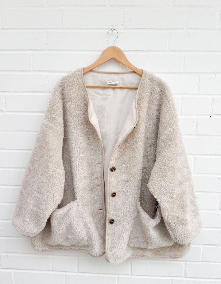 ULTRA OVERSIZE TEDDY JACKE - beige