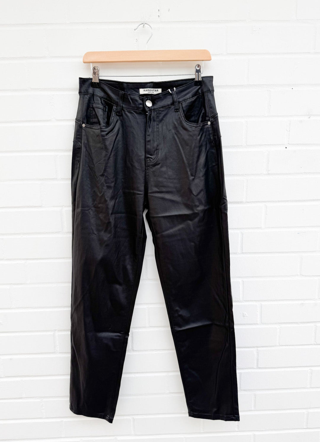 LEDEROPTIK MOMFIT JEANS - schwarz - BIS GR. 48