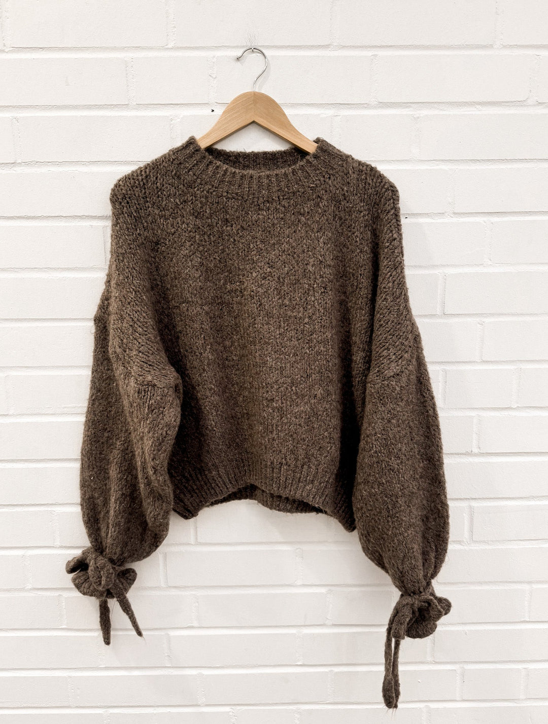 RÜSCHEN SCHLEIFEN STRICKPULLOVER - braun