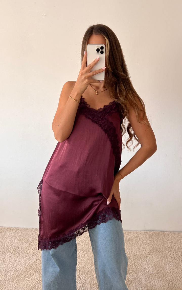 LANGES TRÄGERKLEID mit Spitze - versch. Farben