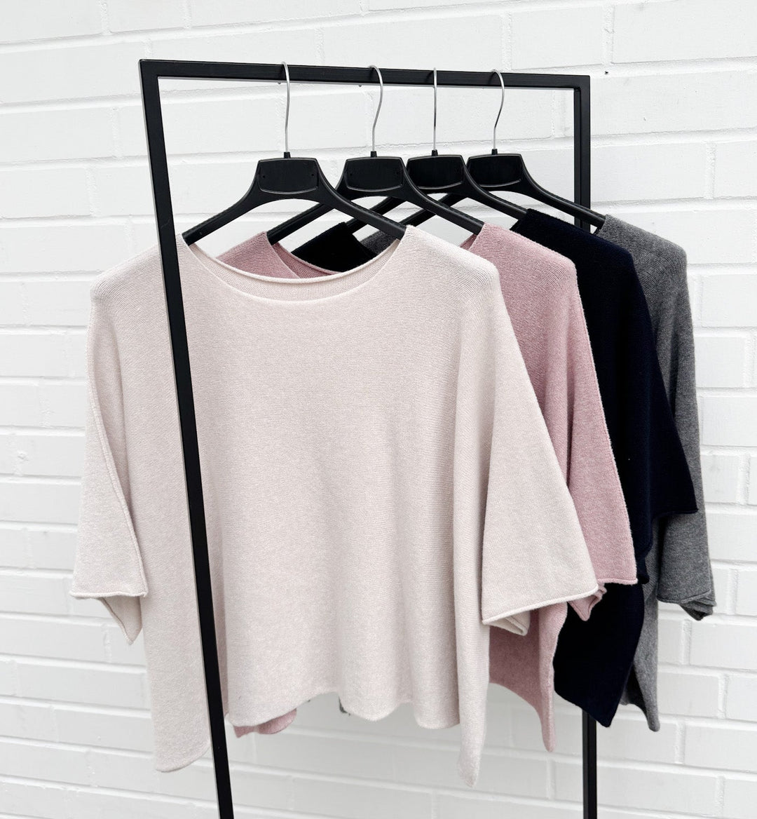 RUNDHALS KURZARM PULLOVER MAI - versch. Farben