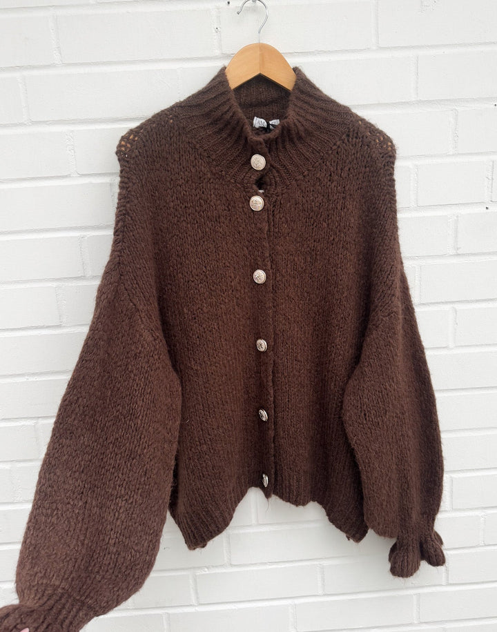 RÜSCHEN MAIRA STRICKJACKE - versch. Farben