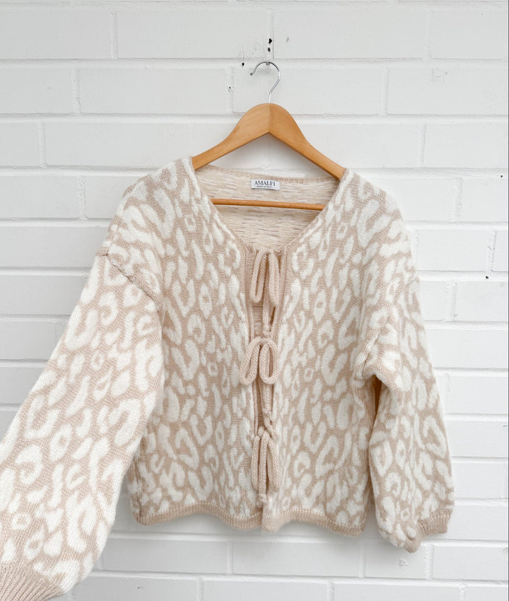 LEO SCHLEIFEN STRICKJACKE - versch. Farben