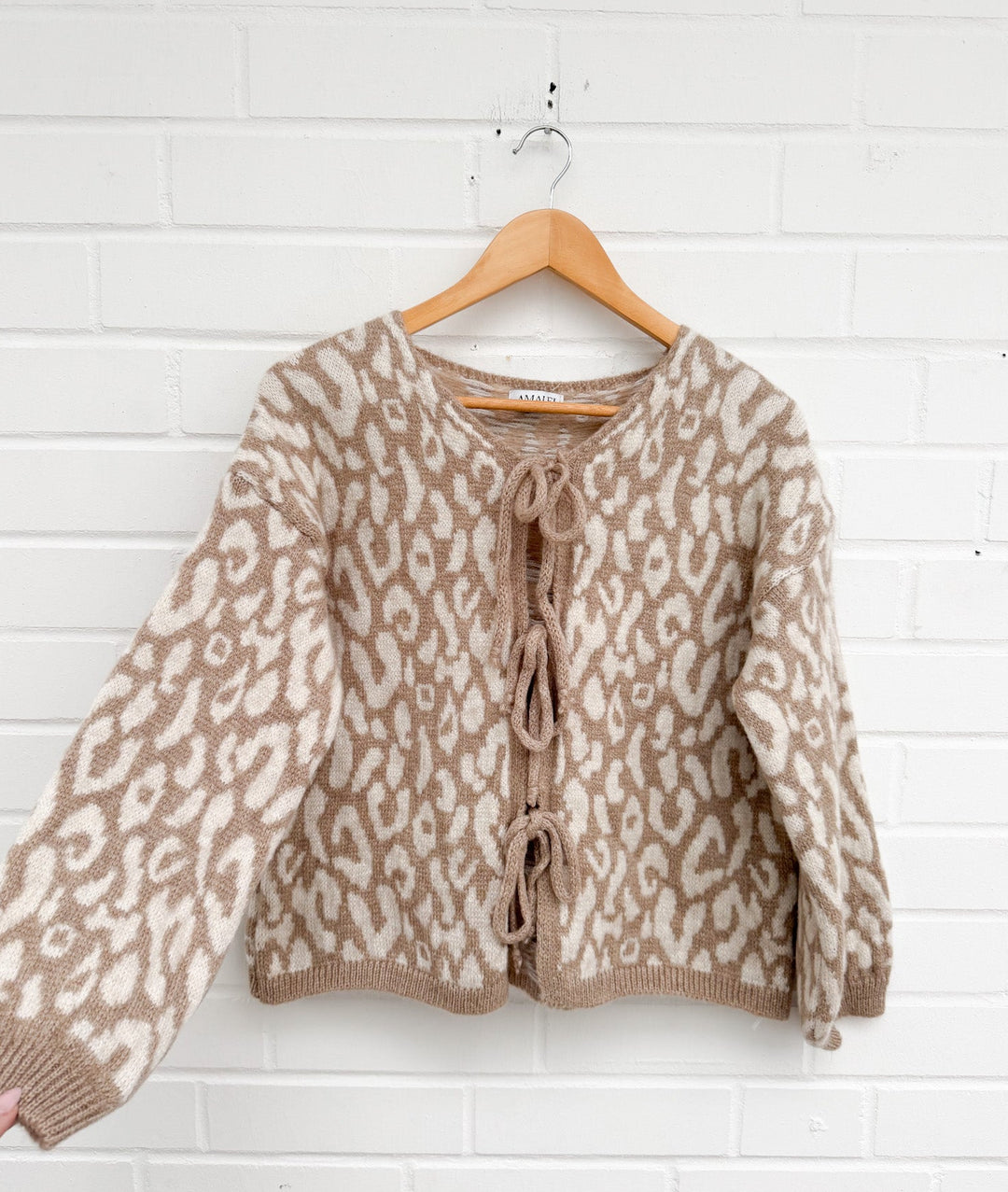 LEO SCHLEIFEN STRICKJACKE - versch. Farben