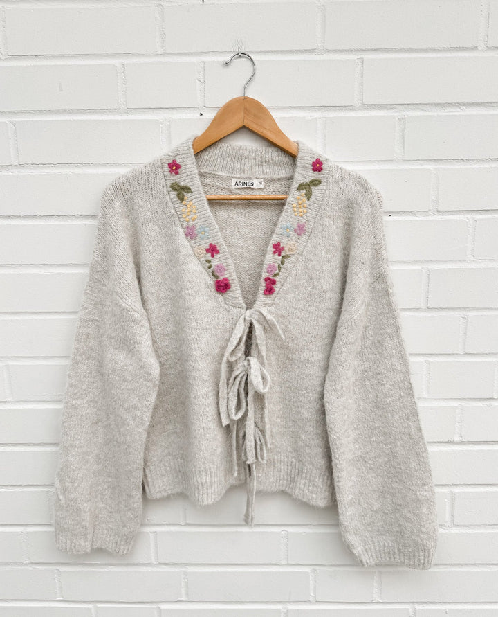 SCHLEIFEN STRICKJACKE ROSA FLOWER - beige/grau