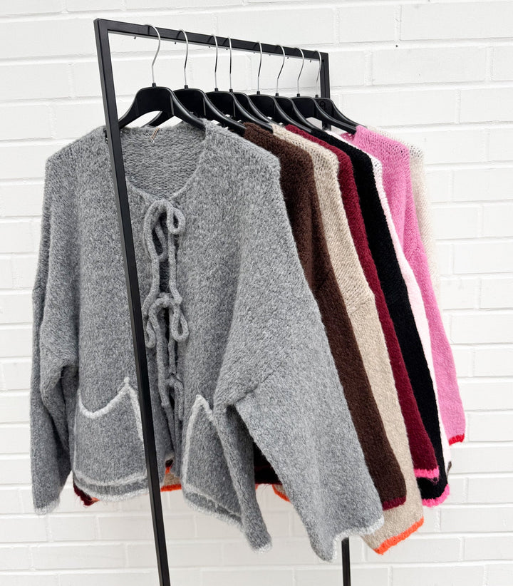STRICKJACKE MULTICOLOR mit Schleifen - versch. Farben