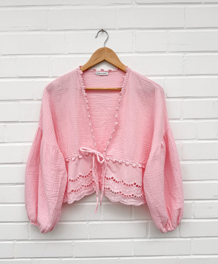 MUSSELIN BLUSE ZUM BINDEN mit Lochmuster - rosa