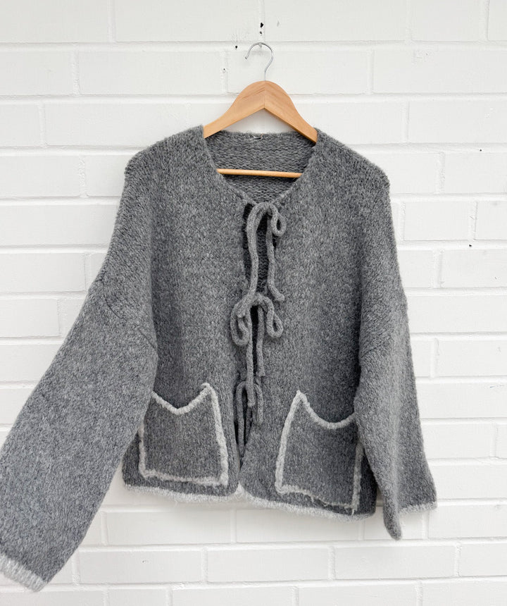 STRICKJACKE MULTICOLOR mit Schleifen - versch. Farben