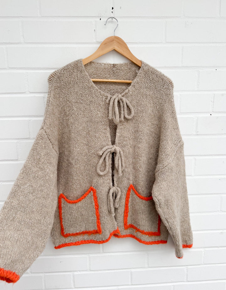 STRICKJACKE MULTICOLOR mit Schleifen - versch. Farben