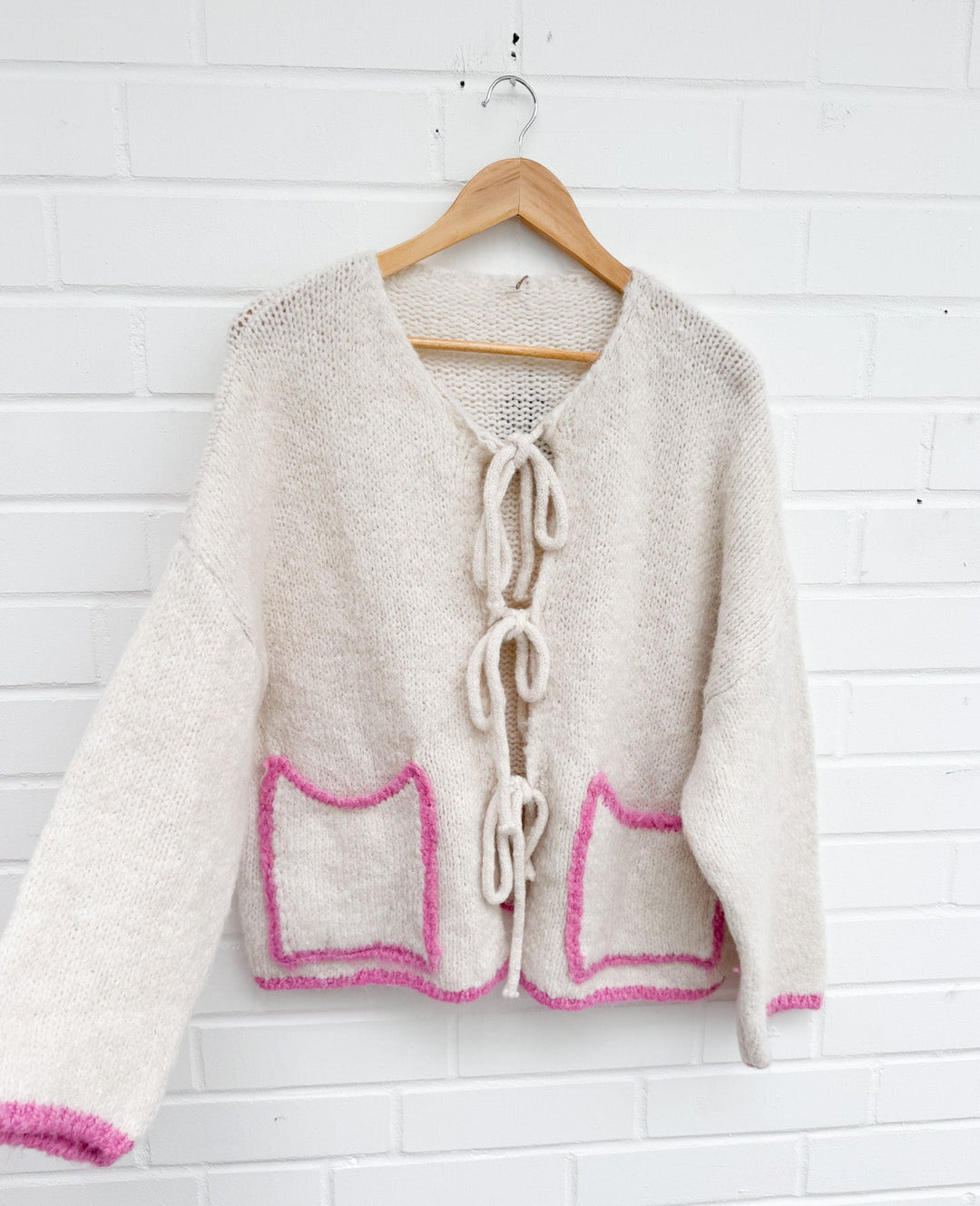 STRICKJACKE MULTICOLOR mit Schleifen - versch. Farben