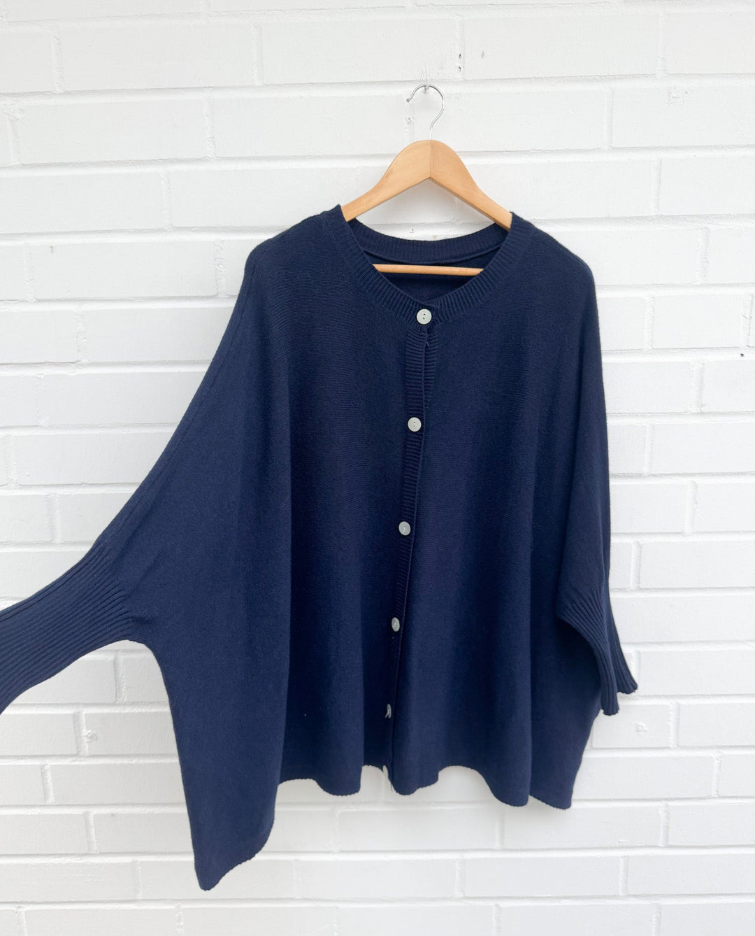 BASIC OVERSIZE STRICKJACKE mit Knöpfen - versch. Farben