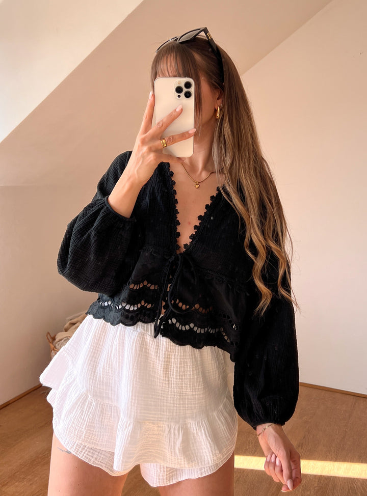 MUSSELIN BLUSE ZUM BINDEN mit Lochmuster - schwarz