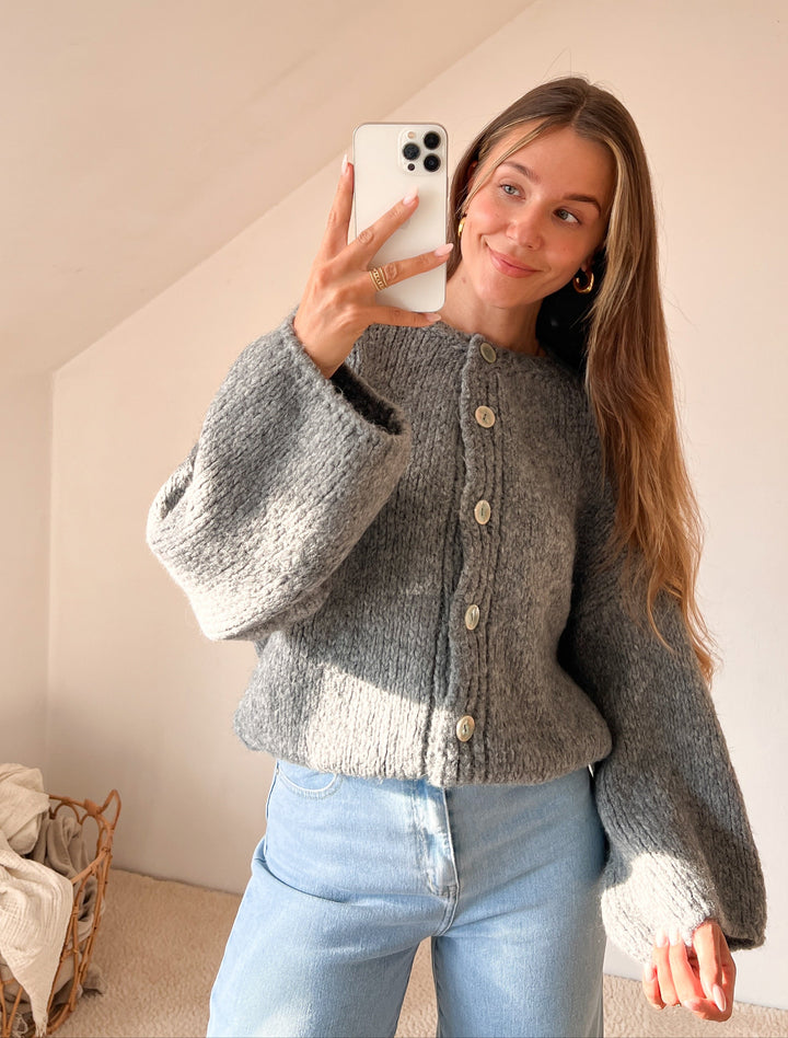 STRICKJACKE SOHO mit ausgestellten Arm - dunkelgrau