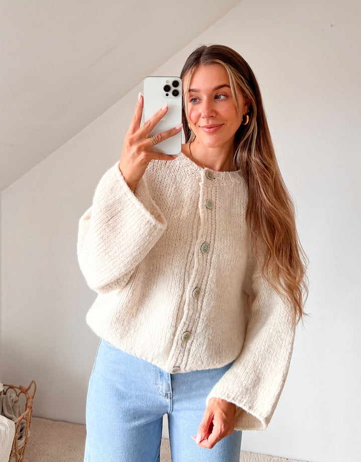 STRICKJACKE SOHO mit ausgestellten Arm - beige