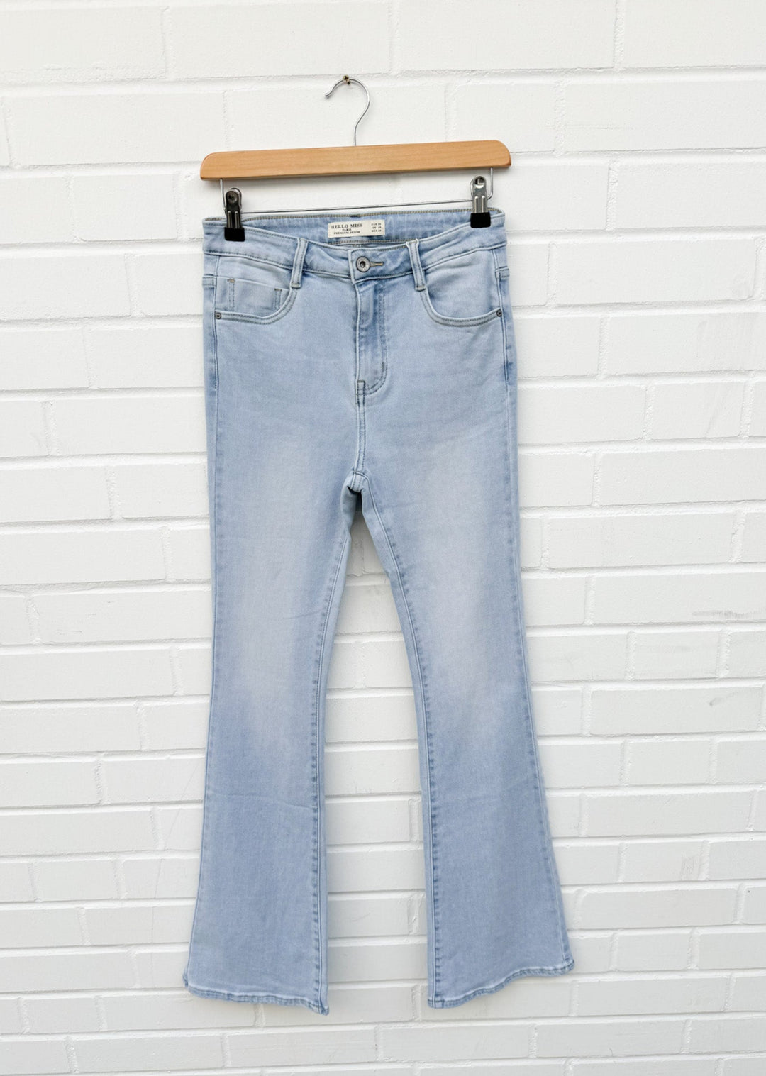 CURVY LIGHT BLUE JEANS mit Schlag