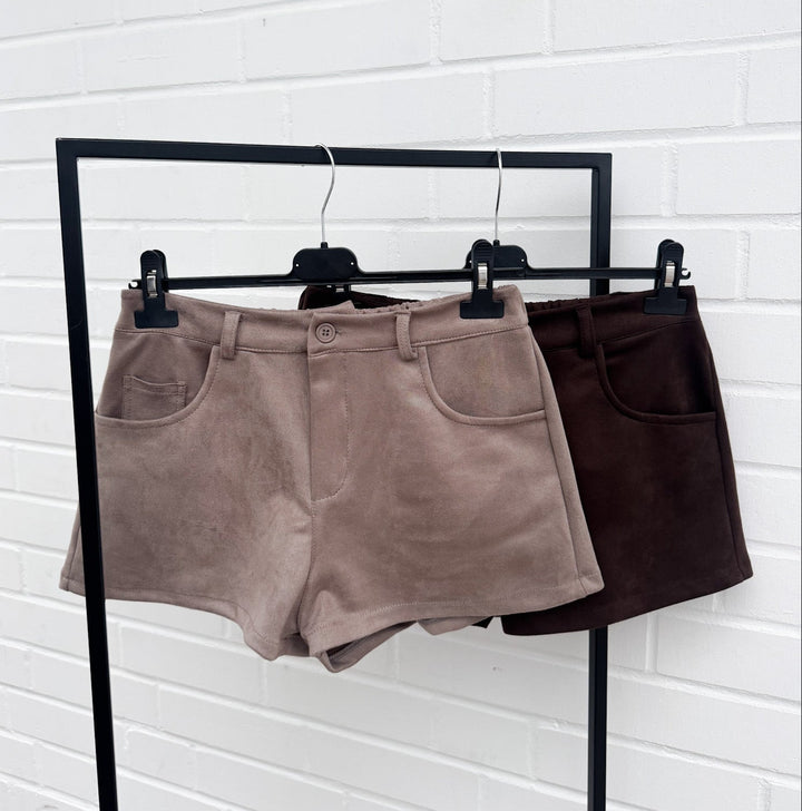 VELOUROPTIK SHORTS - versch. Farben