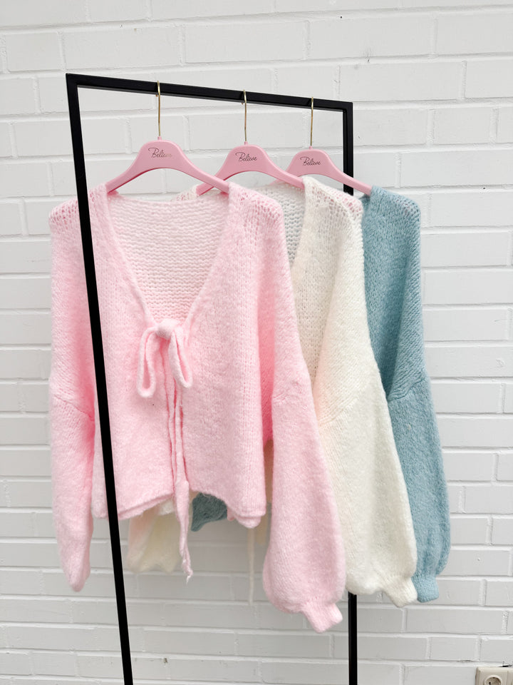 SCHLEIFEN STRICKJACKE SILINA - versch. Farben