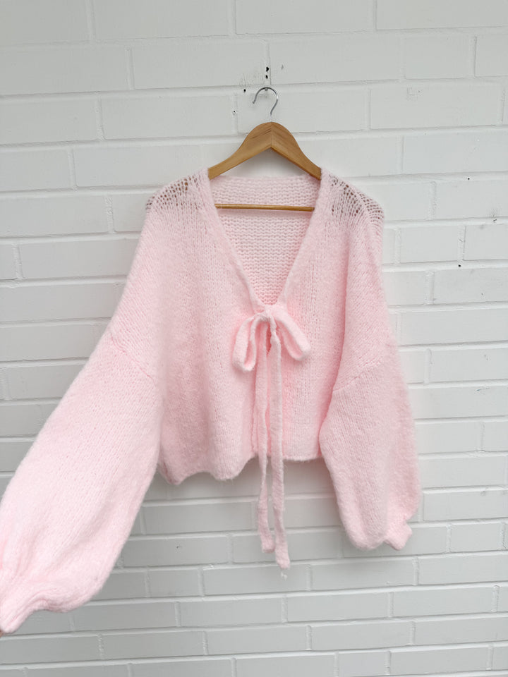 SCHLEIFEN STRICKJACKE SILINA - versch. Farben