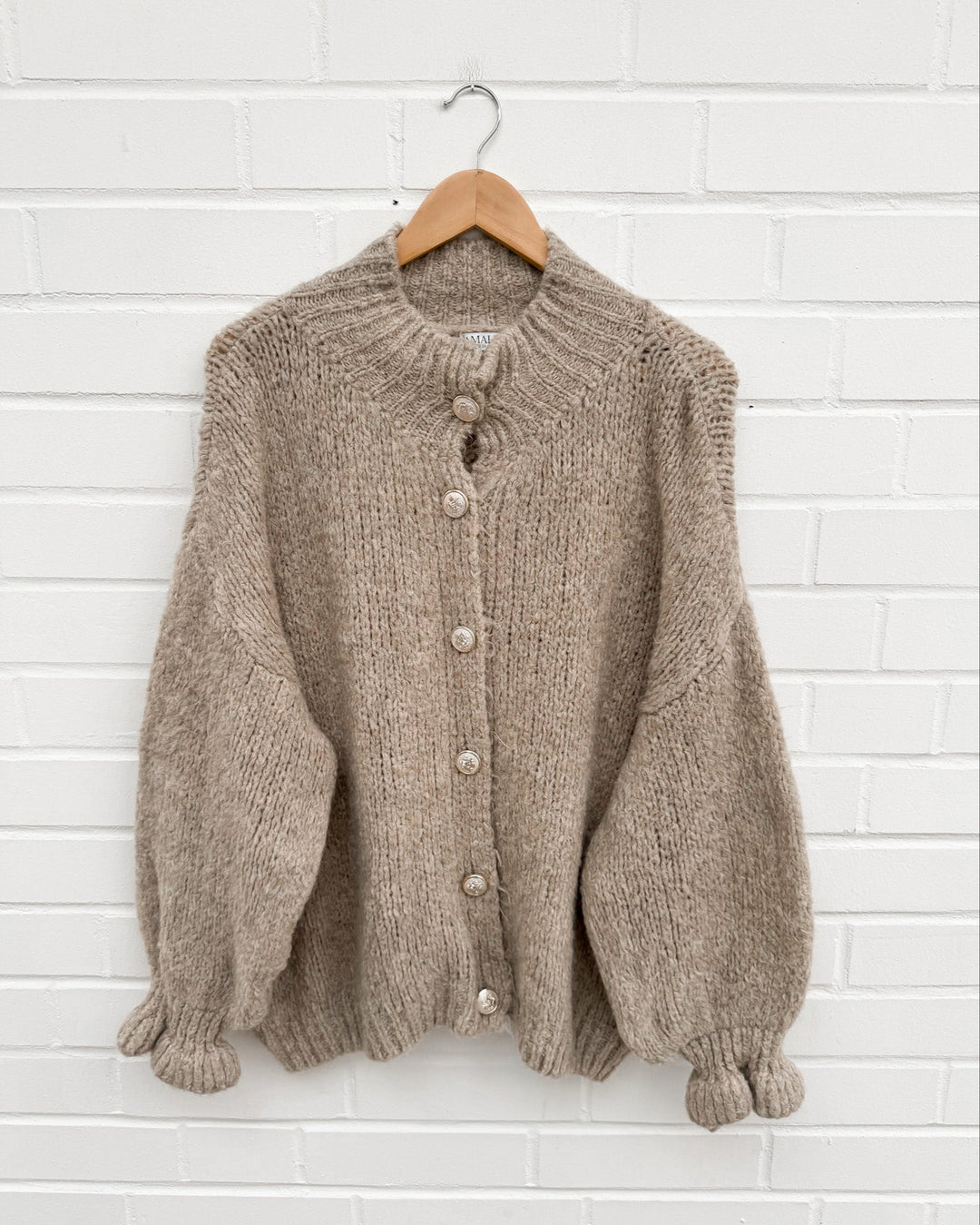 RÜSCHEN MAIRA STRICKJACKE - taupe