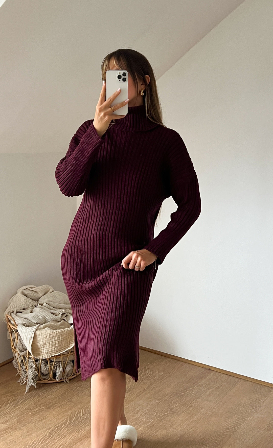 ROLLKRAGEN STRICKKLEID MIT SCHLITZ - versch. Farben