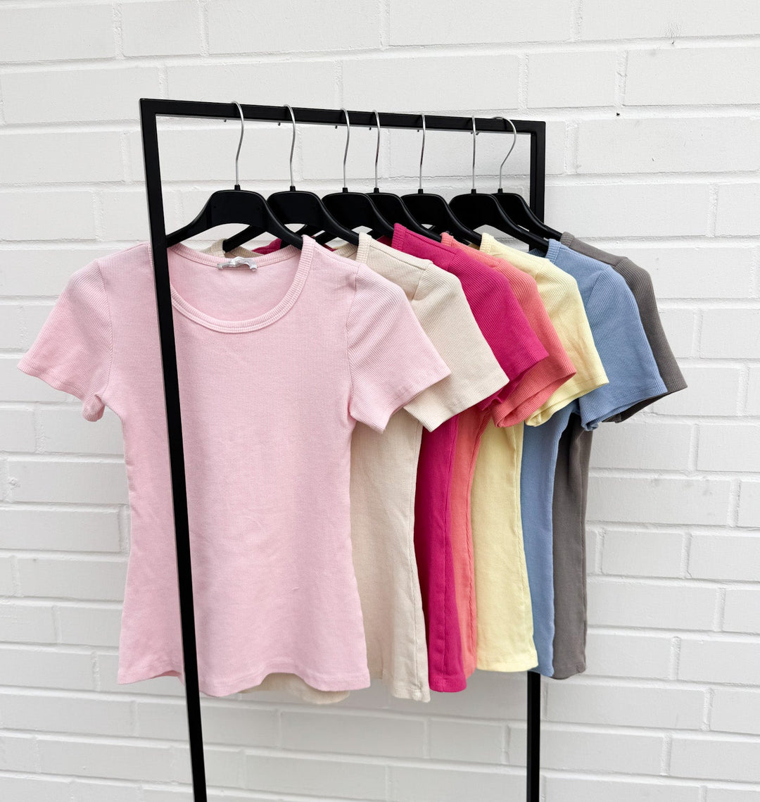 SCHMALERES BASIC T-SHIRT - versch. Farben