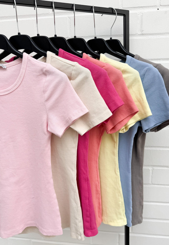 SCHMALERES BASIC T-SHIRT - versch. Farben