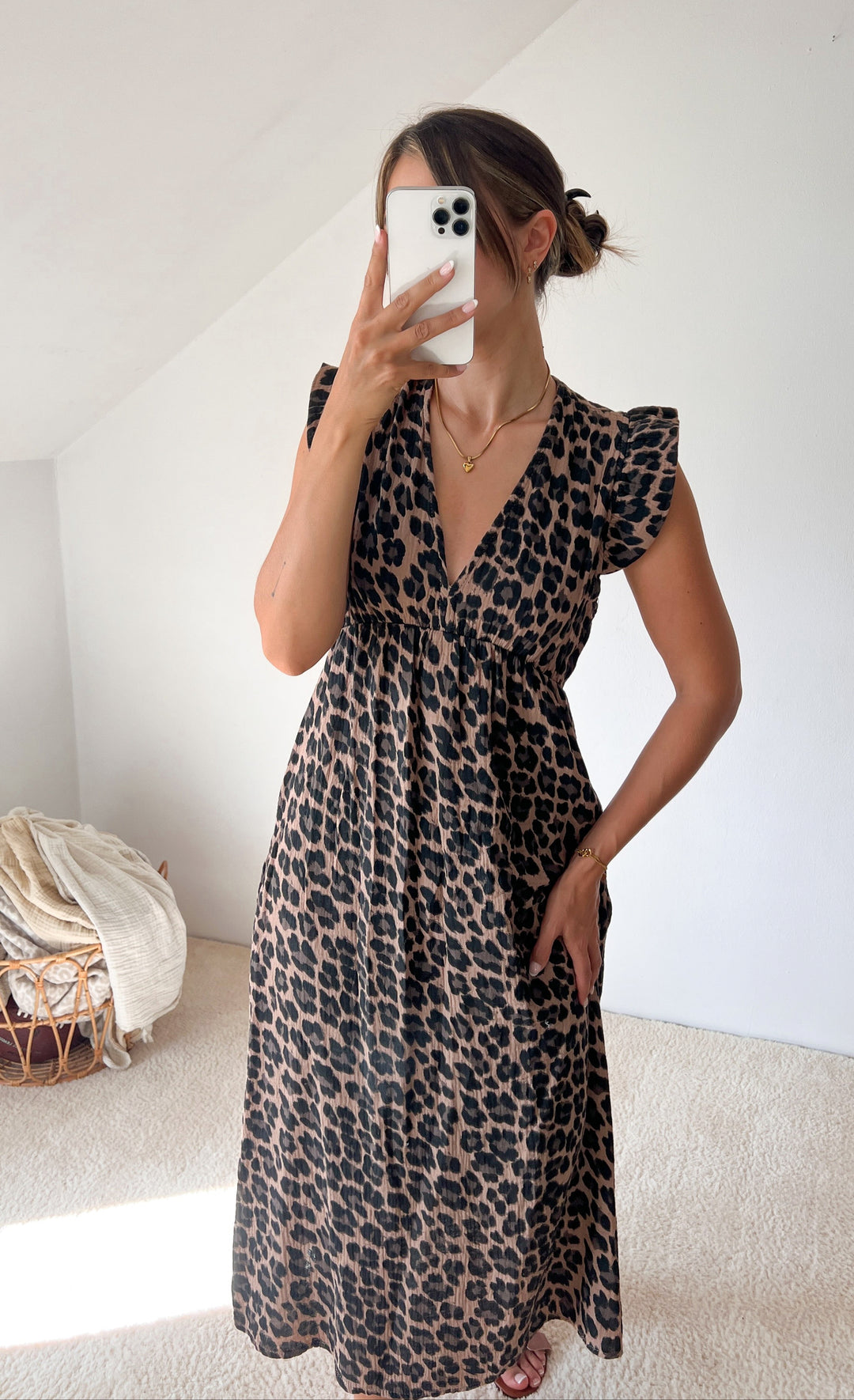 LEO RÜSCHEN MUSSELIN KLEID - braun