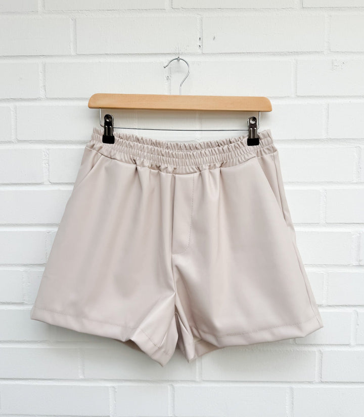 LEDEROPTIK SHORTS - Versch.